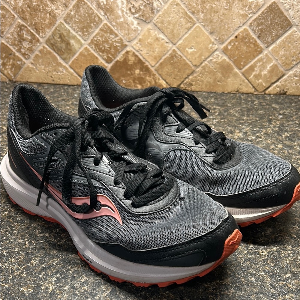 Saucony Women's Gray and Black Cohesion Running Shoes